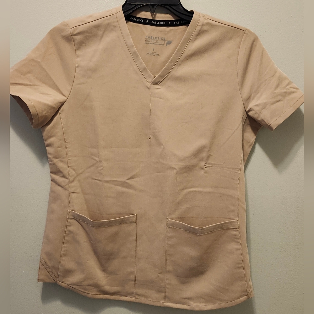 FABLETICS Women's Size Small Tan/Beige Short-Sleeve 2-Pocket Scrub Top